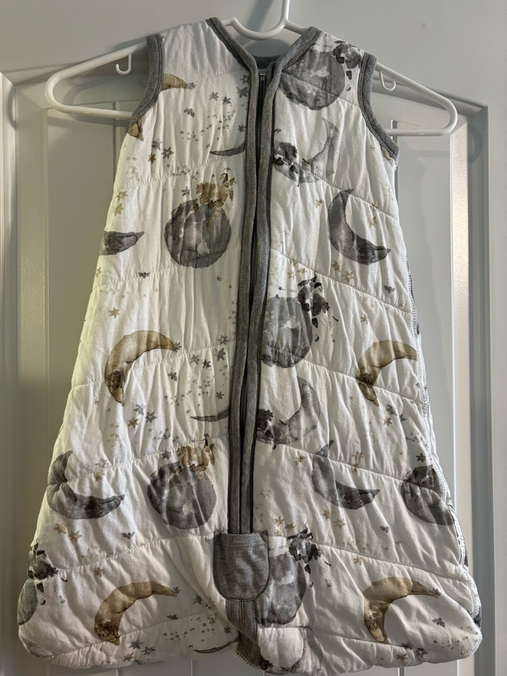 Burt's Bees Baby Sleep Sack in White with Gray and Tan Moon Print 0-6M